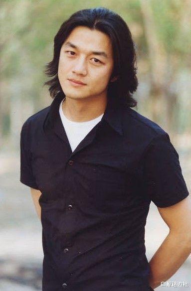 李亚鹏|李亚鹏现身五台山求转运，身负巨债，500亿身家女友也另找新欢