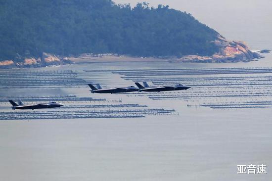 歼-20@歼20出海捅日本马蜂窝？我国四代机拒止B1B，隐形能力让F15吃惊