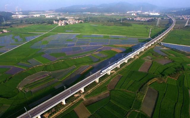 「龙脊梯田」广西一城市毗邻越南，名字就让你觉得色彩斑斓，景色更是堪称一绝