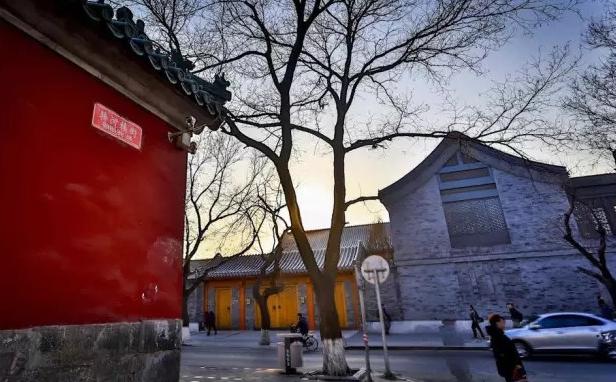 带你参观邓文迪住的房子，在中国拥有四合院，在美国拥有庄园豪宅