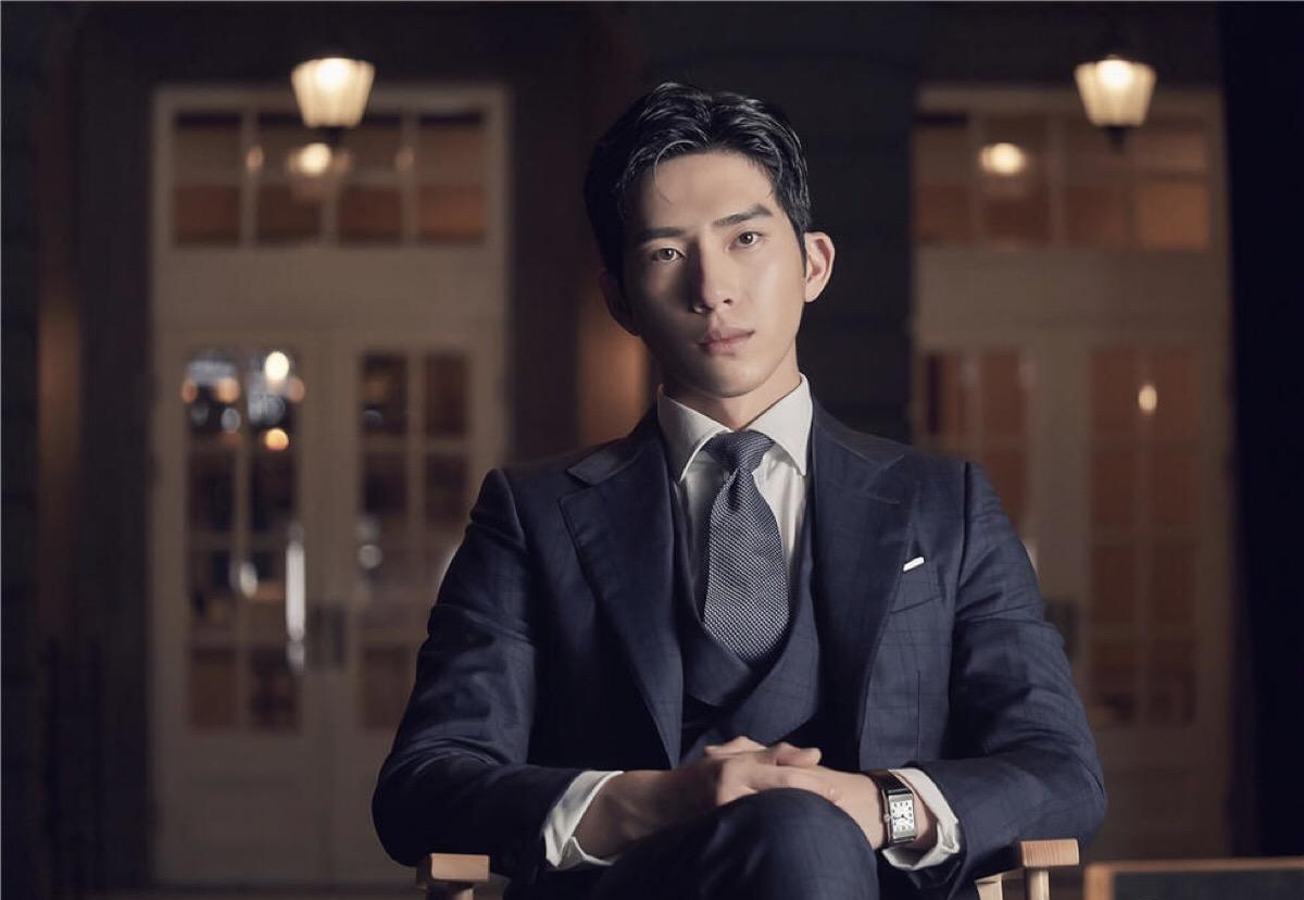 黄晓明|表面上看着很火，现实无戏可拍的4大男星，最后一位四处求戏拍！