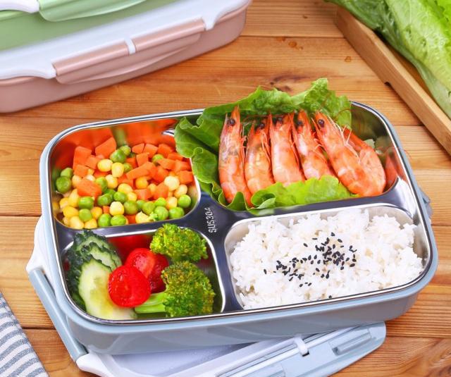 食材@公司每天有人自带午饭，同事：这年头，自带午饭会让人瞧不起吧？