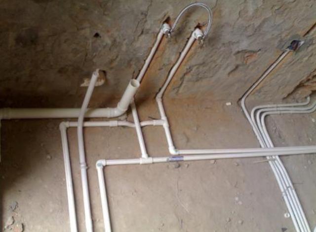 |电工给家中这样布置水电，业主觉得不美观不验收，老师傅：你不懂