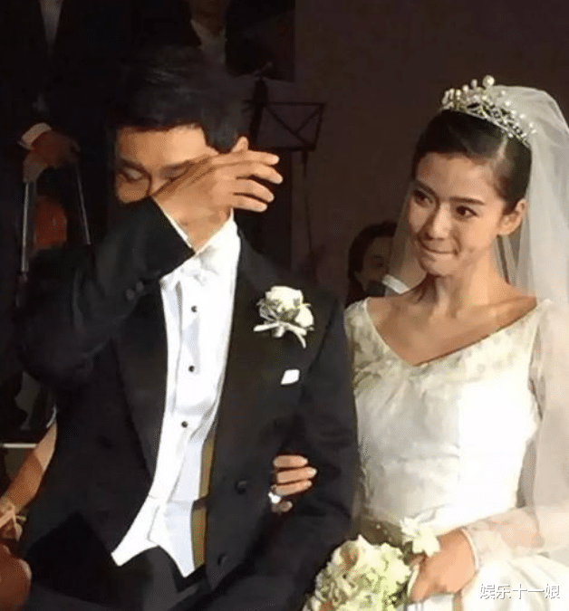 黄晓明|黄晓明杨颖被曝离婚！这次直接不装了？结婚纪念日2人无互动！