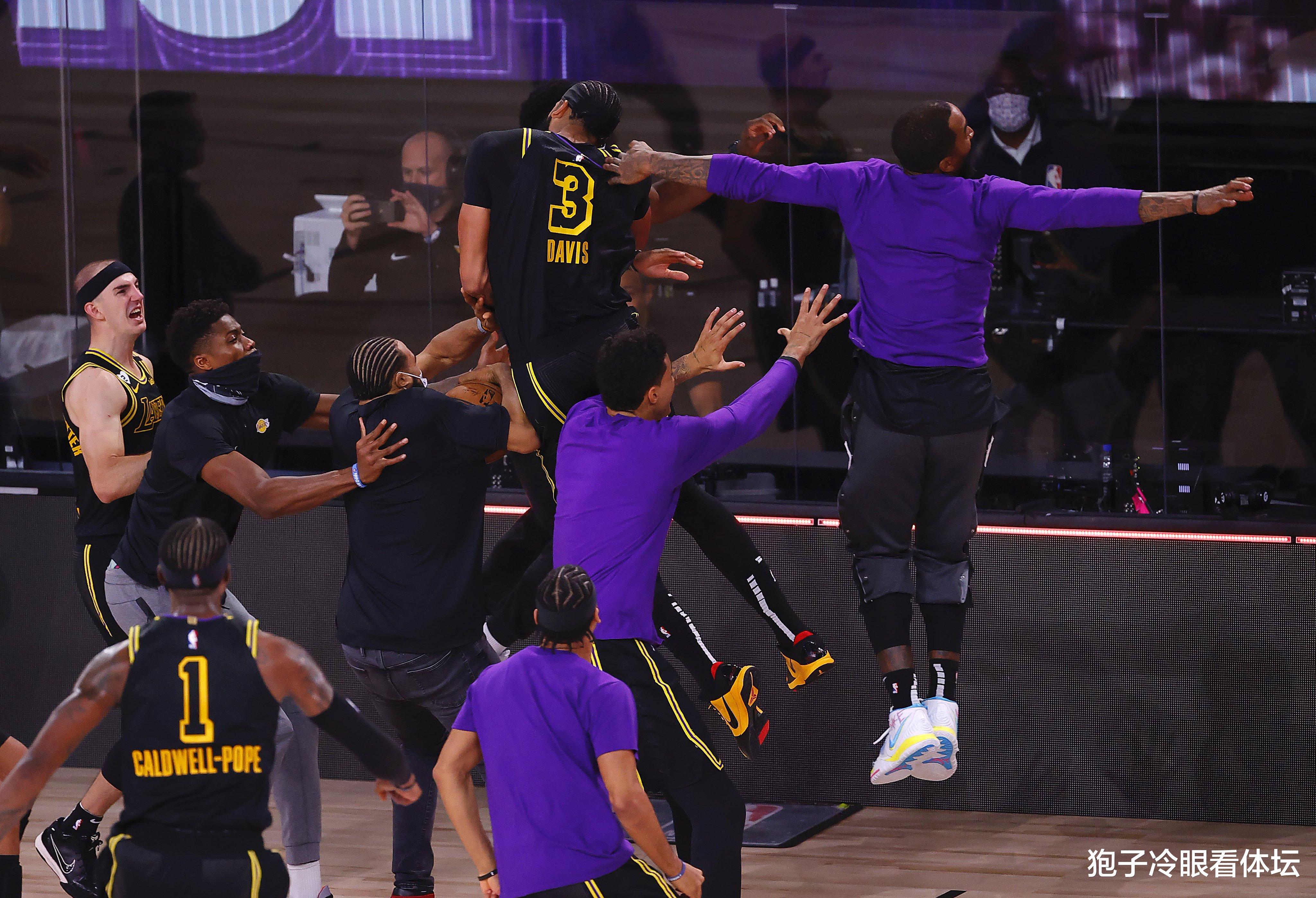 安东尼·戴维斯|湖人将帅齐谈浓眉绝杀 听听詹姆斯沃格尔隆多怎么说 约基奇服了