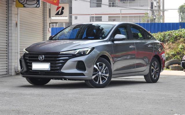 『长安逸动』这才是“价格屠夫”！1.4T完胜朗逸，比思域漂亮10倍，顶配10.39W