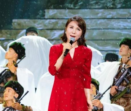 「央视」她连续登7年春晚，却因“耍大牌”遭央视“封杀”，今51岁无人识