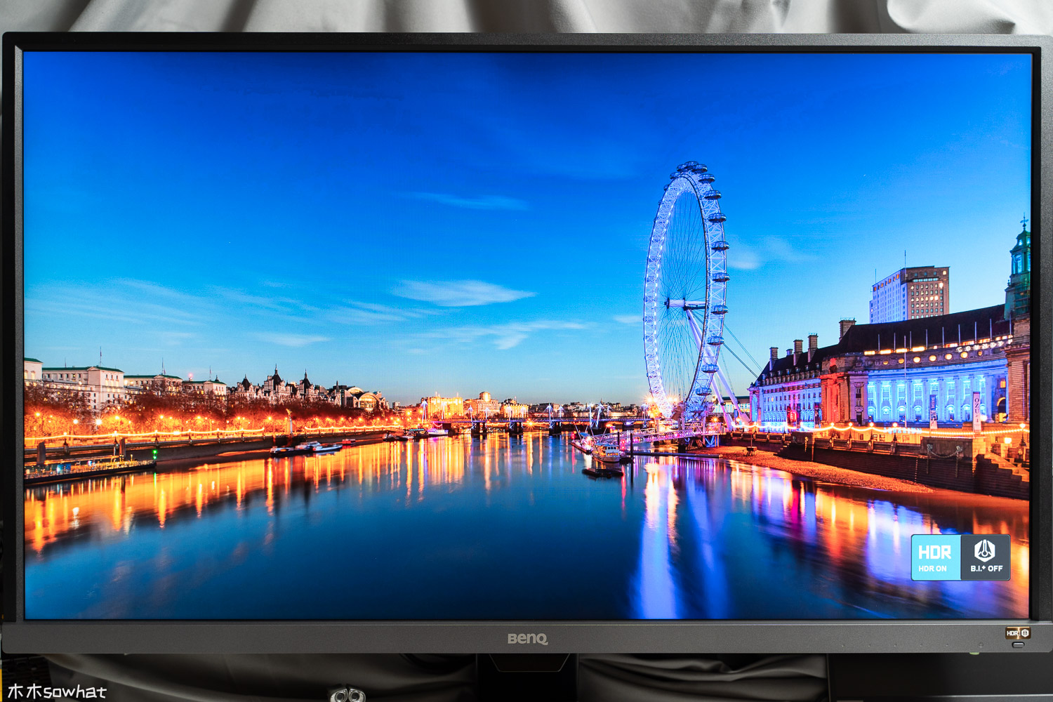 hdr|32寸+4K+HDR10，大屏搭配迷你主机搭建极简桌面