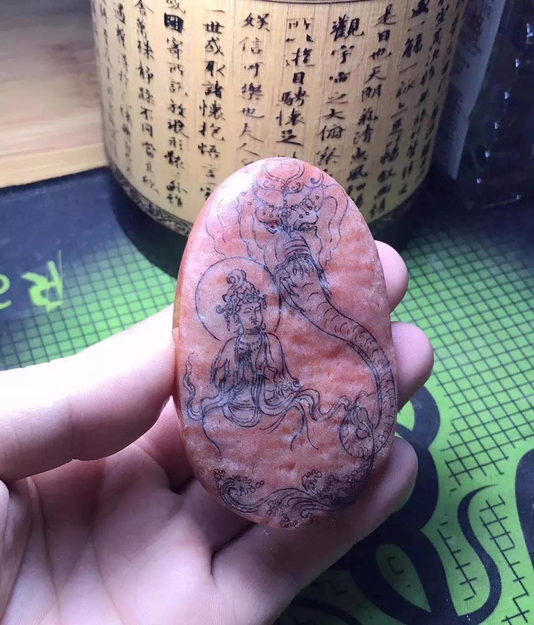 「」千元捡漏的大马坎原石，拿去给雕刻师设计一番后笑得合不拢嘴了！