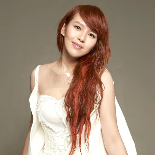 『胡歌』她曾比胡歌刘亦菲还要红，17岁怀孕后声誉一落千丈，如今东山再起