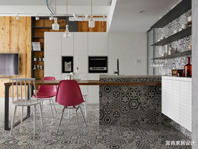 |90后夫妻太省，婚房客厅墙地面全用水泥不说，电线都直接外露处理