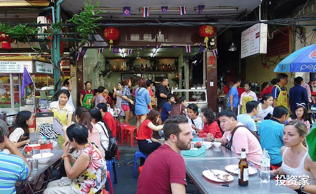 |现代人下馆子是常事，70年代的人下馆子是什么样？两者差距在哪？