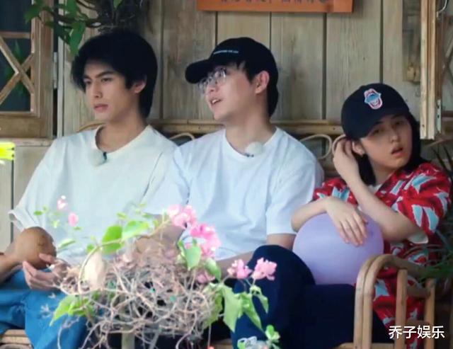 彭昱畅：《向往的生活》为何越来越无聊？答案其实就在彭彭张子枫的脸上