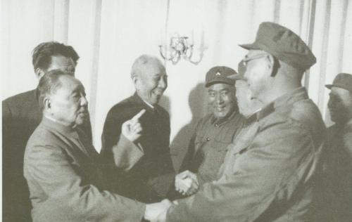 达·芬奇|彭雪枫牺牲后，他俩接替了第四师的工作，后来二人都被授予了上将