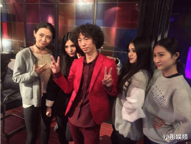 「演唱会」她们觉得自己很红，但事实却没有几个粉丝，开演唱会亏到卖房子