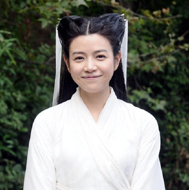 小龙女|同样是小龙女，躲过陶虹劣质龙角，避开陈妍希假鸡腿，却被她雷到
