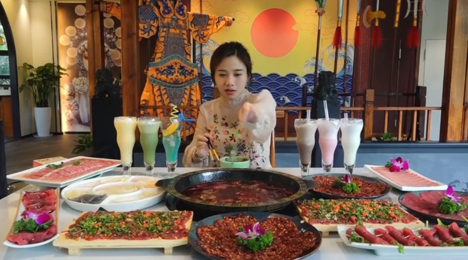 「火锅」密子君去包贝尔火锅店，1人点20盘“牛肉”，结账时却一言不发！