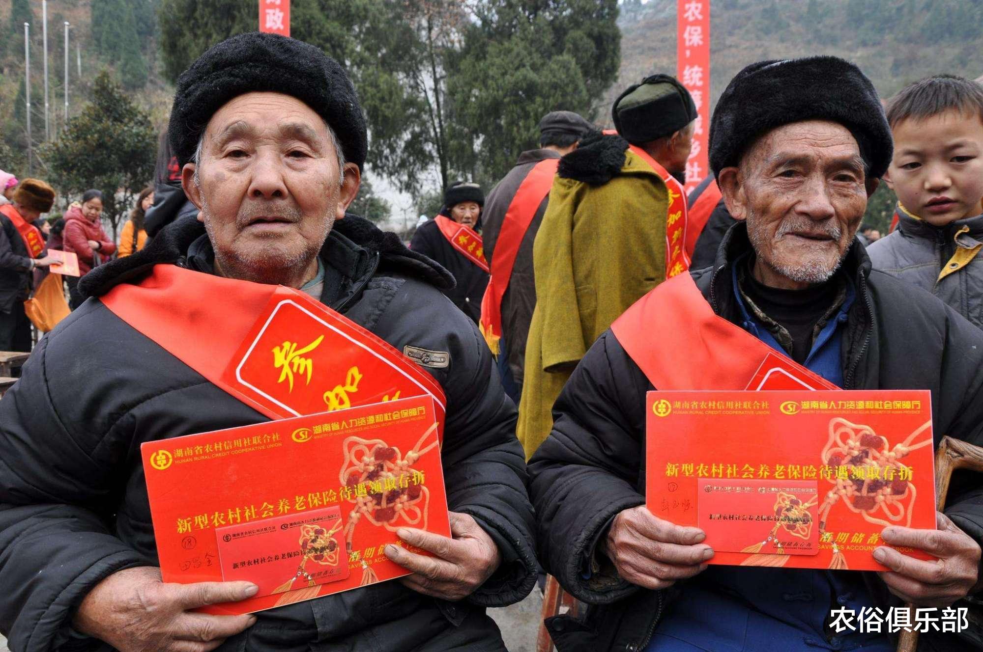 【养老保险】农村养老保险一年一百，政府补贴30，60岁后农民每月养老金是多少