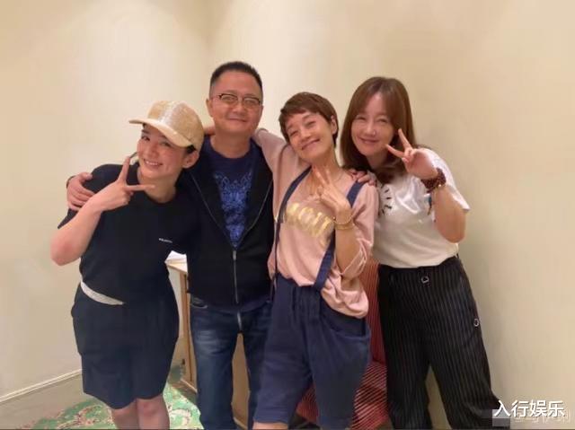 「薛佳凝」马伊琍晒与黄奕25年姐妹情,旁边薛佳凝像保姆:发面脸胖到没有腰