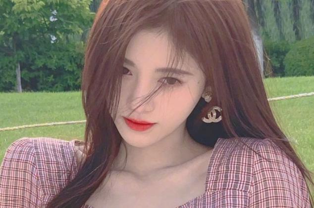 鞠婧祎@鞠婧祎14岁旧照被传出，看清上学时颜值，整没整容你看不出来？