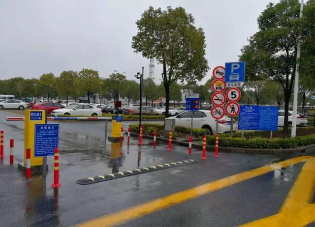 [贫困户]男子停车14天，竟缴纳7477元“天价停车费”，网友：我觉得很合理