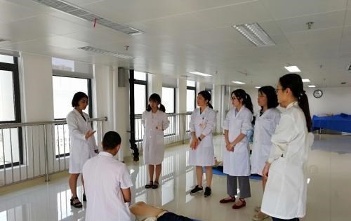 『临床医学』大学选专业：英语成绩不好，这3个专业不能报，不然学起来很吃力