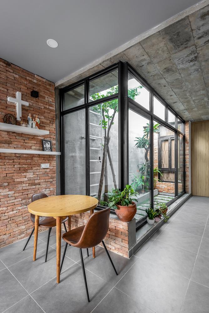 |夫妻建63㎡红砖房，不做客厅做院子，卧室边还建泳池