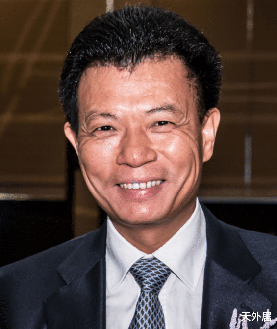 #中超#中国足球又一老板牛气了!即将获官宣回中超,70亿身家有用武之地
