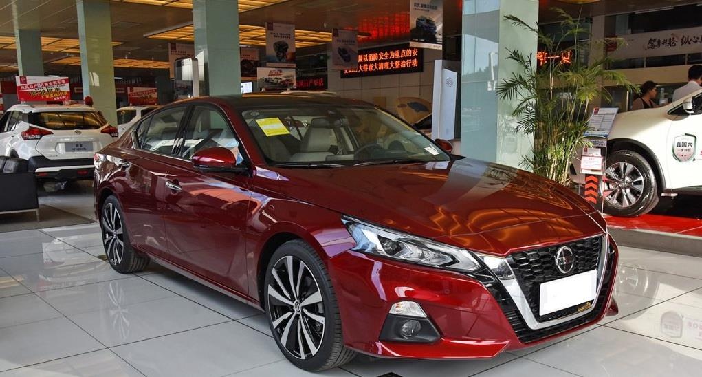 日产天籁|听了家人的建议,花18万提辆日产新款天籁,车主:我想说句大实话