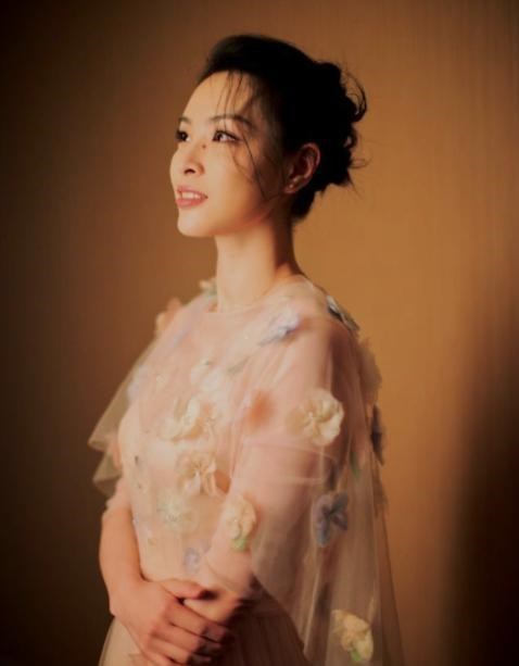 郭晶晶：同是奥运冠军，何雯娜哭诉委屈，吴敏霞活出自我，郭晶晶坚持原则