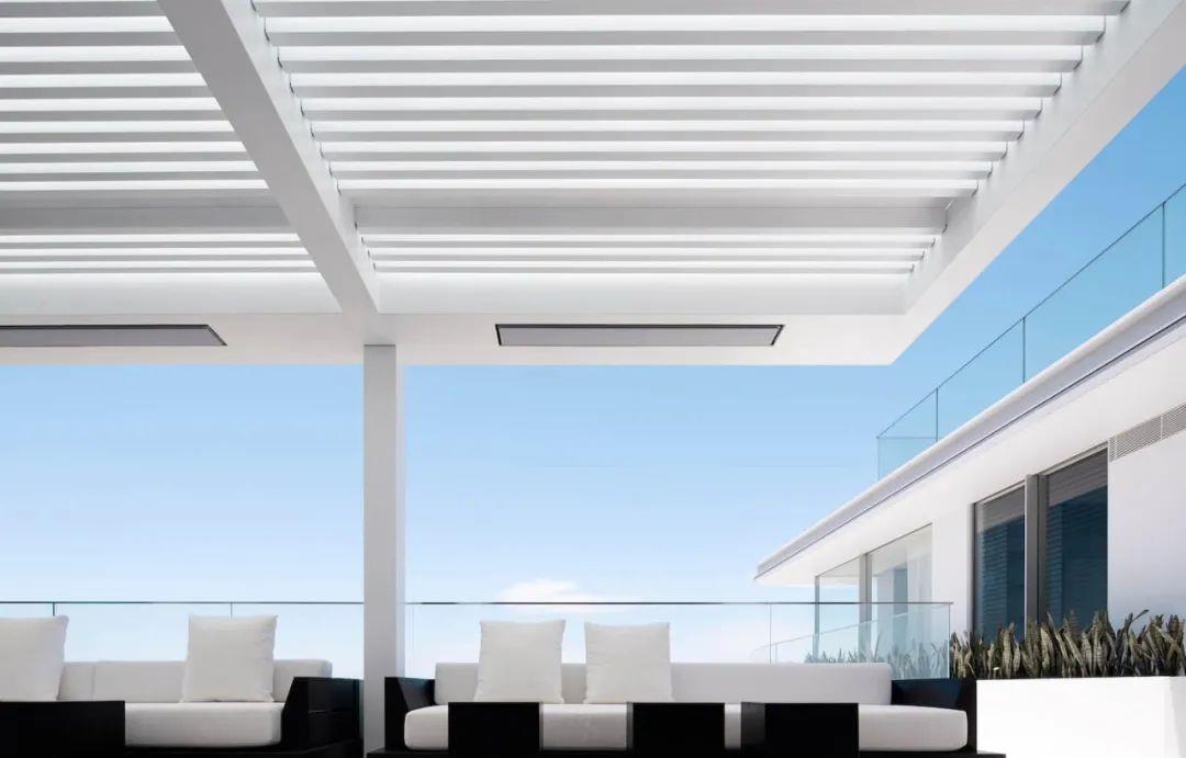 |土豪砸下2个亿，打造5500㎡别墅，前有庭院，后有海景，太美了