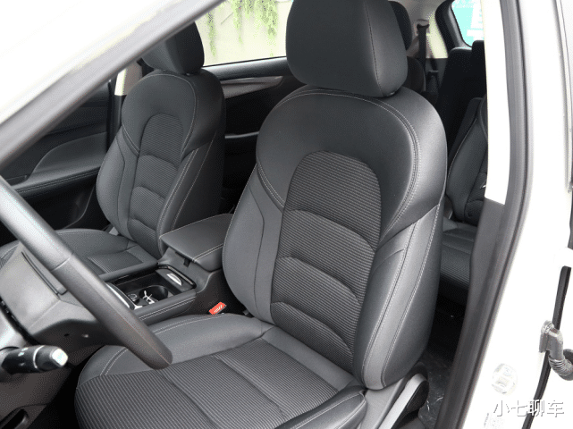 [大众速腾]奇瑞实力派代步车，比长安欧尚X7气派，丐版就搭1.5T引擎，长近4米9