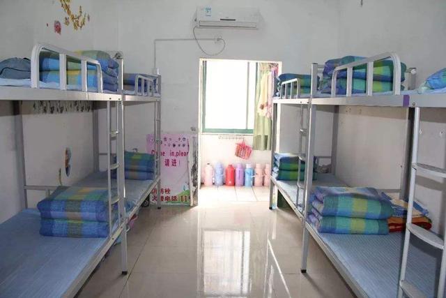 ▲为什么聪明的高中生都喜欢睡下铺？这三个好处让人难以拒绝！