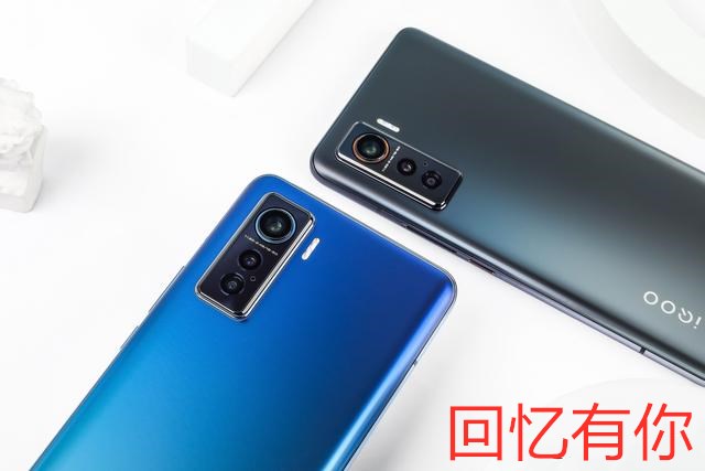 iqoo|换手机，在意拍照，手机哪台比较适合买的？