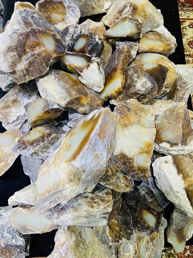 和田玉籽料|和田玉籽料的油性一定比山料好吗？真相没有这么简单！