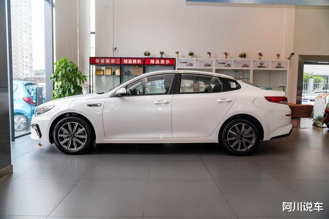 起亚K5▲起亚K5换代，现款最高优惠5.77万，10万出头还考虑朗逸？