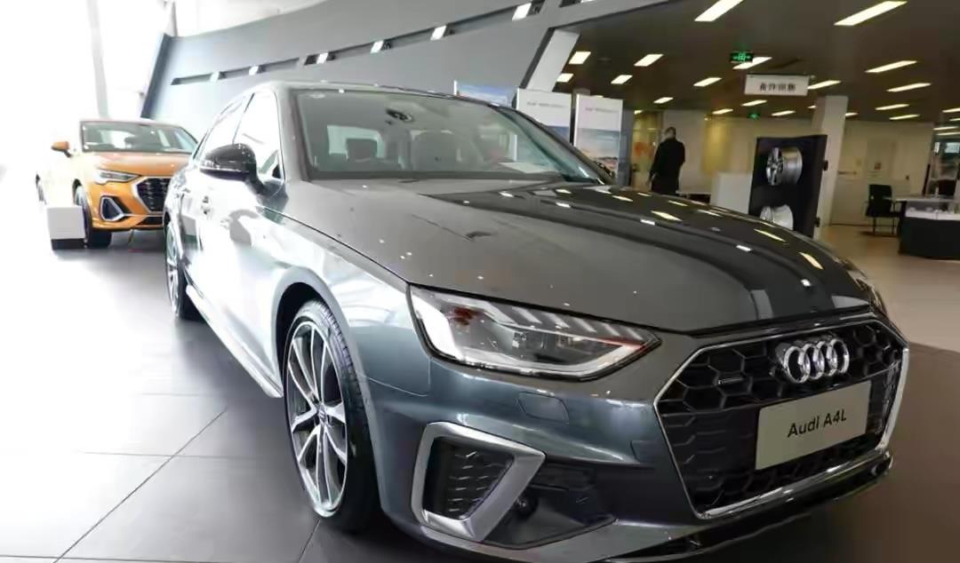 『奥迪A4L』唯一的不同就是处处不同，面对新款奥迪A4L，老A4L车主默默流泪