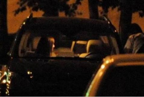 亚洲播报一姐 湖南女子醉酒后上错车，被两名男子在车内侵犯，私了未果后报警