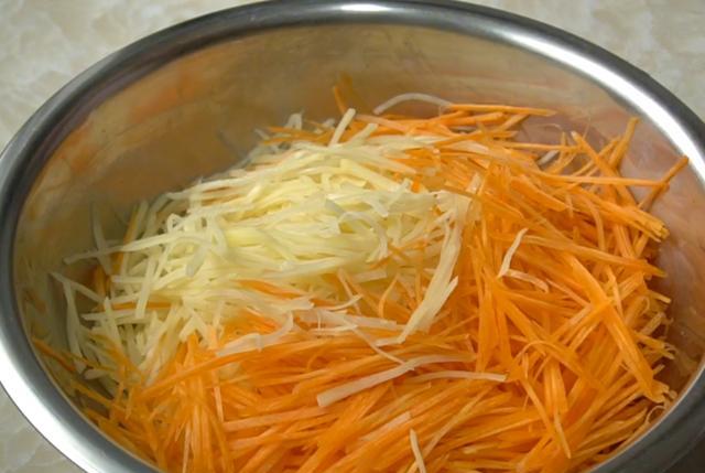 #土豆#土豆和鸡蛋这样做太香了，不炒也不炖，少油健康又营养，孩子爱吃