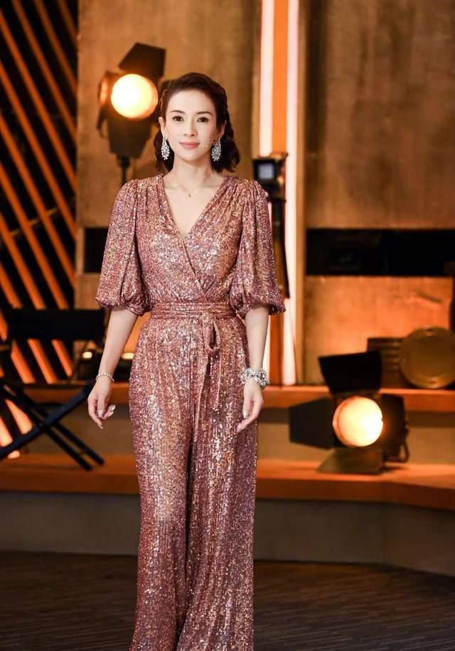 二胎|朱丹生二胎1个月就复出！胖几十斤却勒出小蛮腰，换新发型气色好