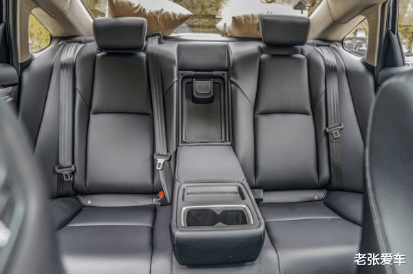 五菱|一箱油910Km，3个月卖出了60225辆，新车连跌2.5万，要啥帕萨特