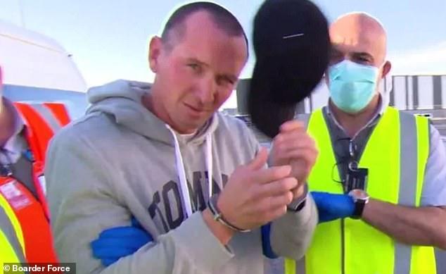 『公安机关』英男子狂捅少年133刀，砍下头颅当玩物，还计划把尸肉卖给屠夫