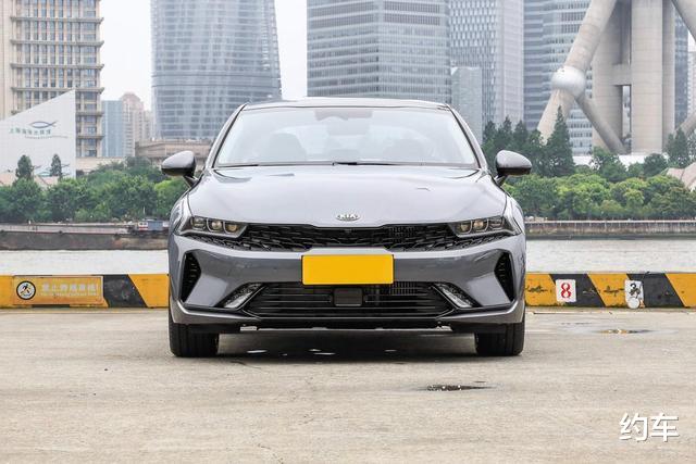 起亚K5|2.0T+8AT够不够意思?人人都说比雅阁还要帅,关键顶配只需20万!