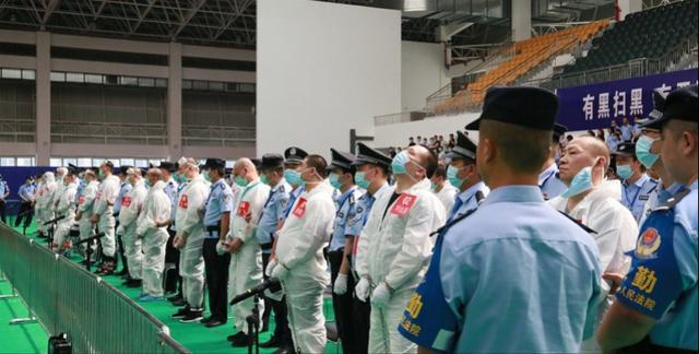 时间要闻|起底陕西黑老大蔡国强：私藏枪支13把，12年前与民警开枪互射