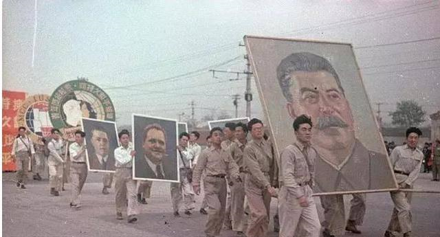 「苏联」苏联专家被迫撤离前，悄悄留下机密数据：像拧毛巾把知道的拧干净