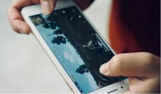 『苹果』果粉们可以扔掉手中的iPhone6和iPhone7了，3K的苹果手机来了！