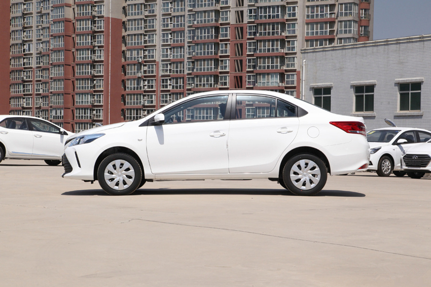 「丰田威驰」16万跌到了7万！20年不动螺丝钉，油耗才5.6L，后悔捷达买早了