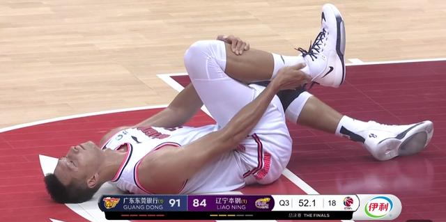 新发地|泪目，苏伟背着易建联归来！CBA历史最感人颁奖仪式：全场高呼MVP