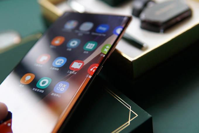 一加科技|手机屏幕排名：华为全军覆没，一加8Pro拿下第二，新王者诞生