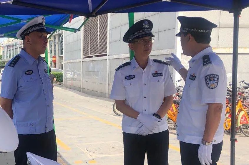 西安|双休日，街上全是交警，他们在干嘛？